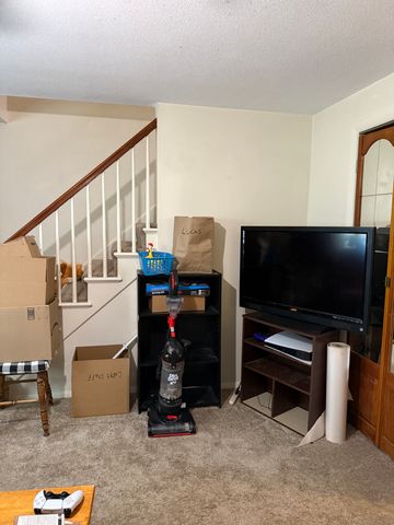 633 Center Street APT E, Manchester, CT 06040