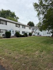 633 Center Street APT E, Manchester, CT 06040