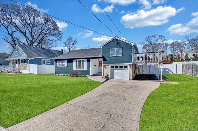 357 Deauville Boulevard, Copiague, NY 11726