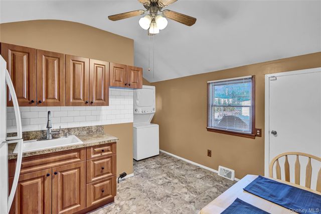 357 Deauville Boulevard, Copiague, NY 11726