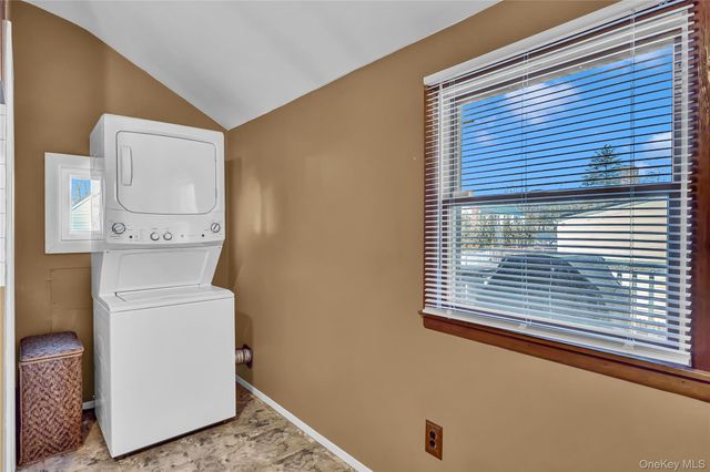 357 Deauville Boulevard, Copiague, NY 11726