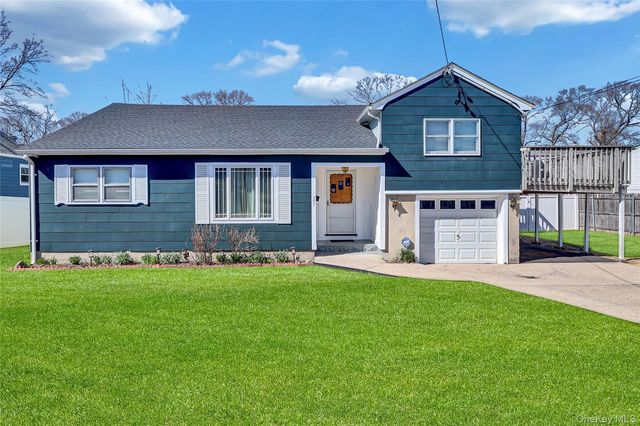 357 Deauville Boulevard, Copiague, NY 11726