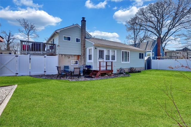 357 Deauville Boulevard, Copiague, NY 11726