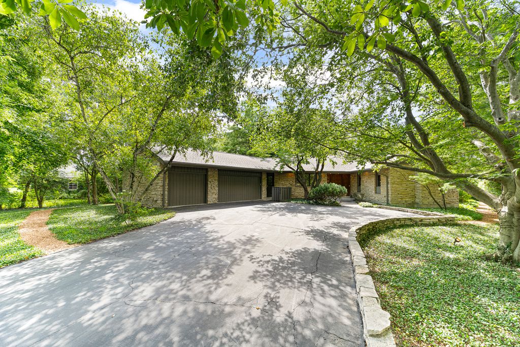 1370 Sunview Lane, Winnetka, IL 60093