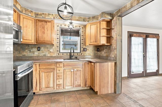 65 Paris Avenue, Worcester, MA 01603