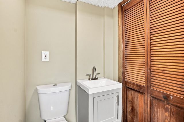65 Paris Avenue, Worcester, MA 01603