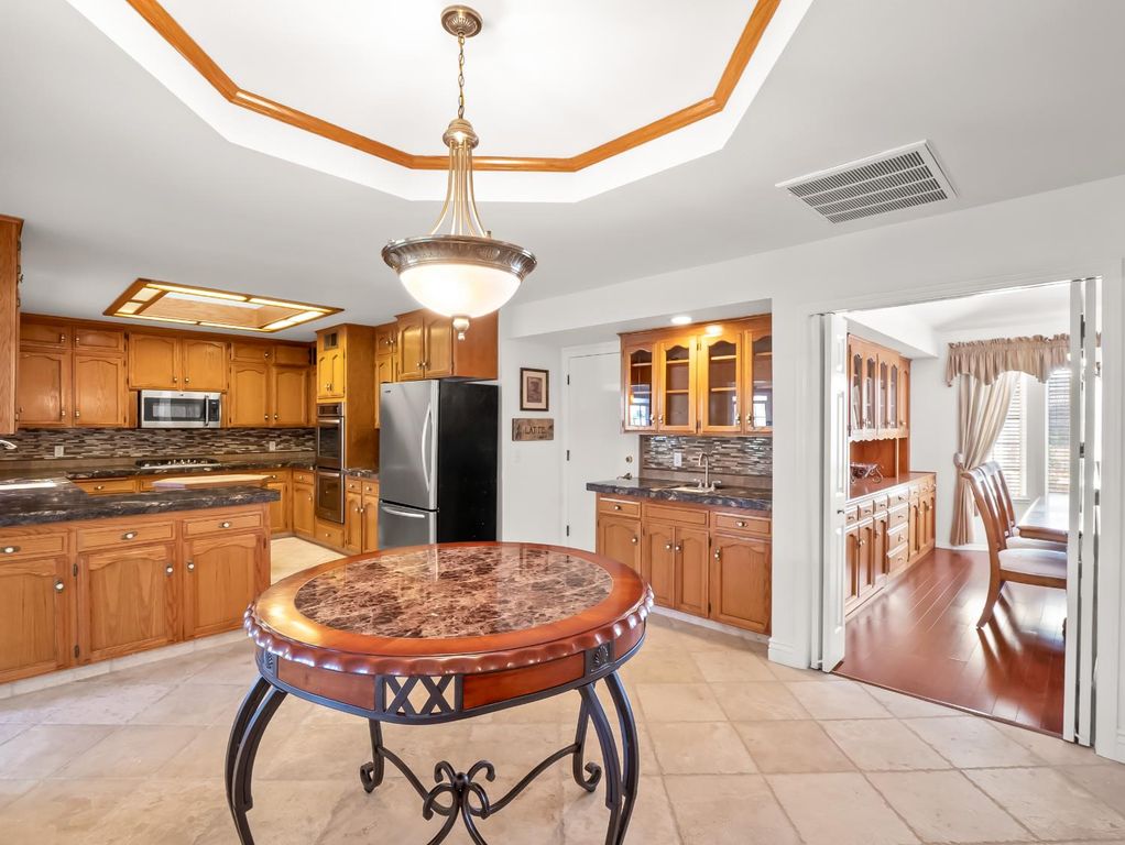 Image 10 of property listing at 2455 Trevor Court, Madera, CA 93637