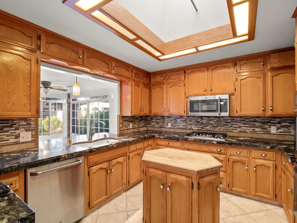 Image 13 of property listing at 2455 Trevor Court, Madera, CA 93637