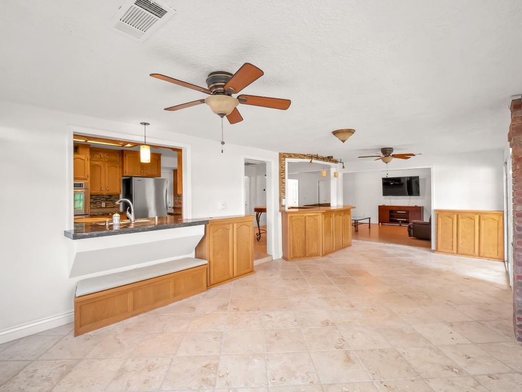 Image 8 of property listing at 2455 Trevor Court, Madera, CA 93637