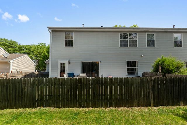417 Newbury Drive, Island Lake, IL 60042