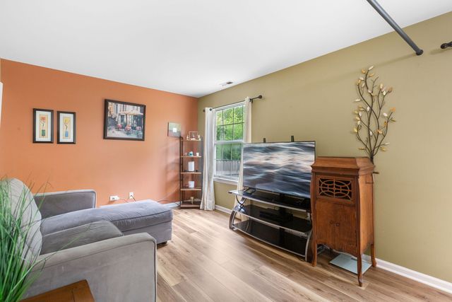 417 Newbury Drive, Island Lake, IL 60042