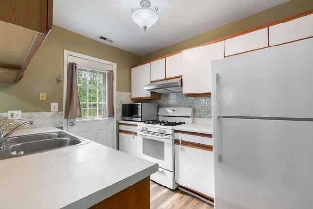 417 Newbury Drive, Island Lake, IL 60042