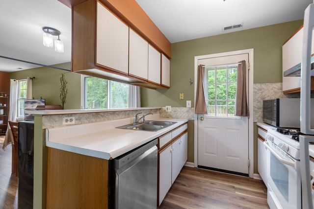 417 Newbury Drive, Island Lake, IL 60042
