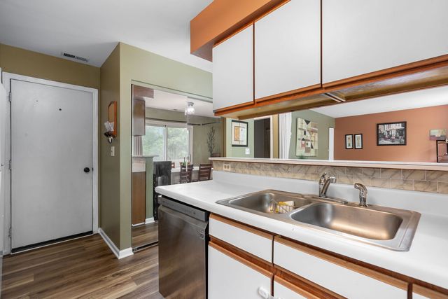 417 Newbury Drive, Island Lake, IL 60042