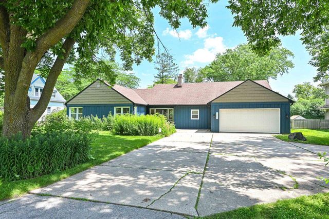 6836 N Yates ROAD, Fox Point, WI 53217
