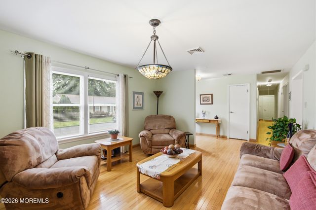 1432 Mizzen Avenue, Beachwood, NJ 08722