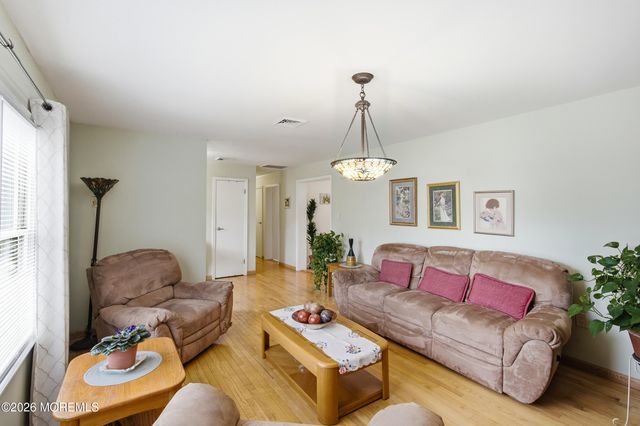 1432 Mizzen Avenue, Beachwood, NJ 08722