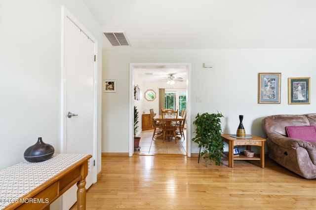 1432 Mizzen Avenue, Beachwood, NJ 08722