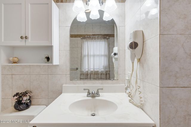 1432 Mizzen Avenue, Beachwood, NJ 08722
