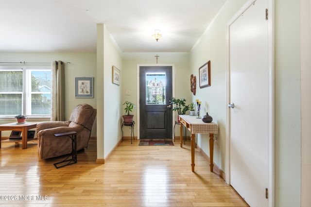 1432 Mizzen Avenue, Beachwood, NJ 08722
