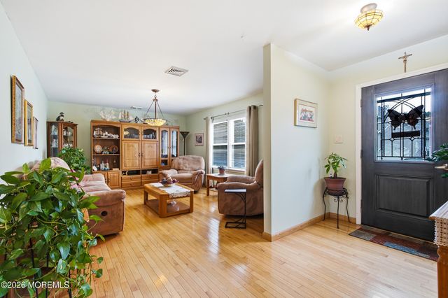 1432 Mizzen Avenue, Beachwood, NJ 08722