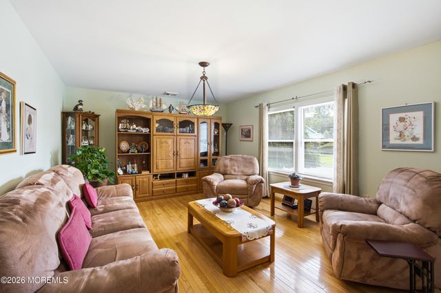 1432 Mizzen Avenue, Beachwood, NJ 08722