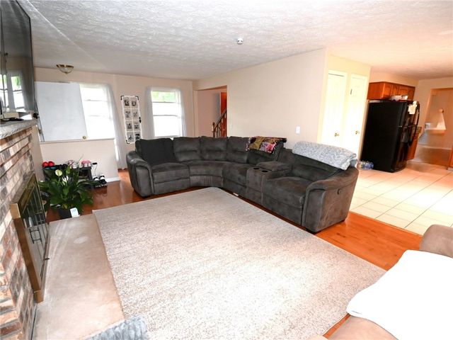 114 Oak Bridge Way, Greece, NY 14612