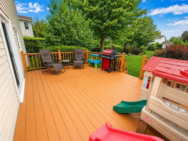 114 Oak Bridge Way, Greece, NY 14612