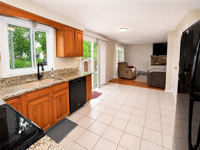 114 Oak Bridge Way, Greece, NY 14612