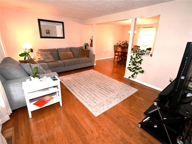 114 Oak Bridge Way, Greece, NY 14612