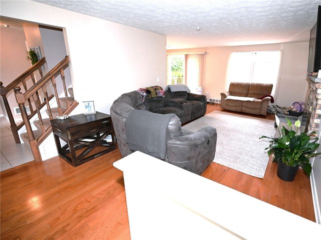 114 Oak Bridge Way, Greece, NY 14612