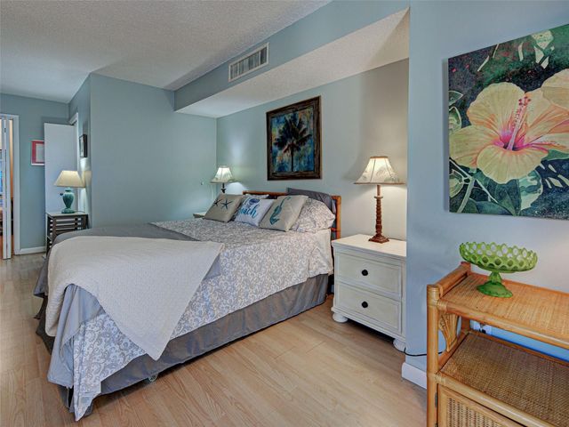 700 GOLDEN BEACH BV 121, Venice, FL 34285