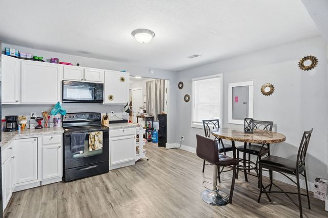 3202 W 67th Street, Davenport, IA 52806