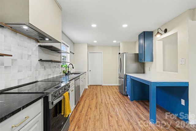 2648 Stream Bank Drive, Charlotte, NC 28269