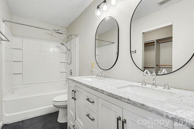 2648 Stream Bank Drive, Charlotte, NC 28269