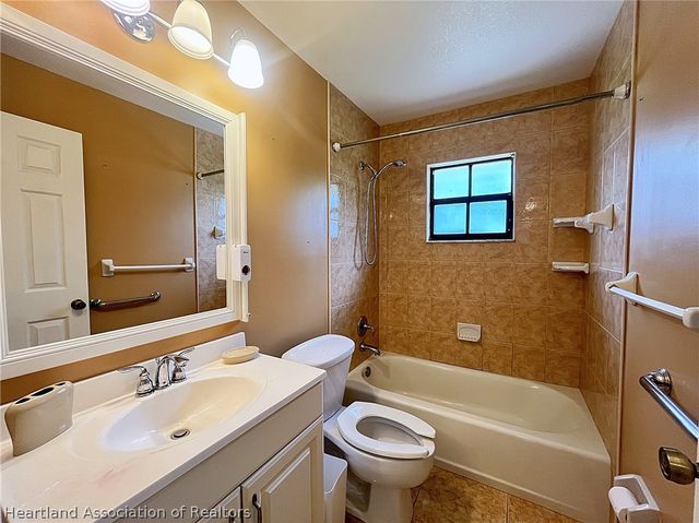 111 Revson Avenue, Sebring, FL 33876
