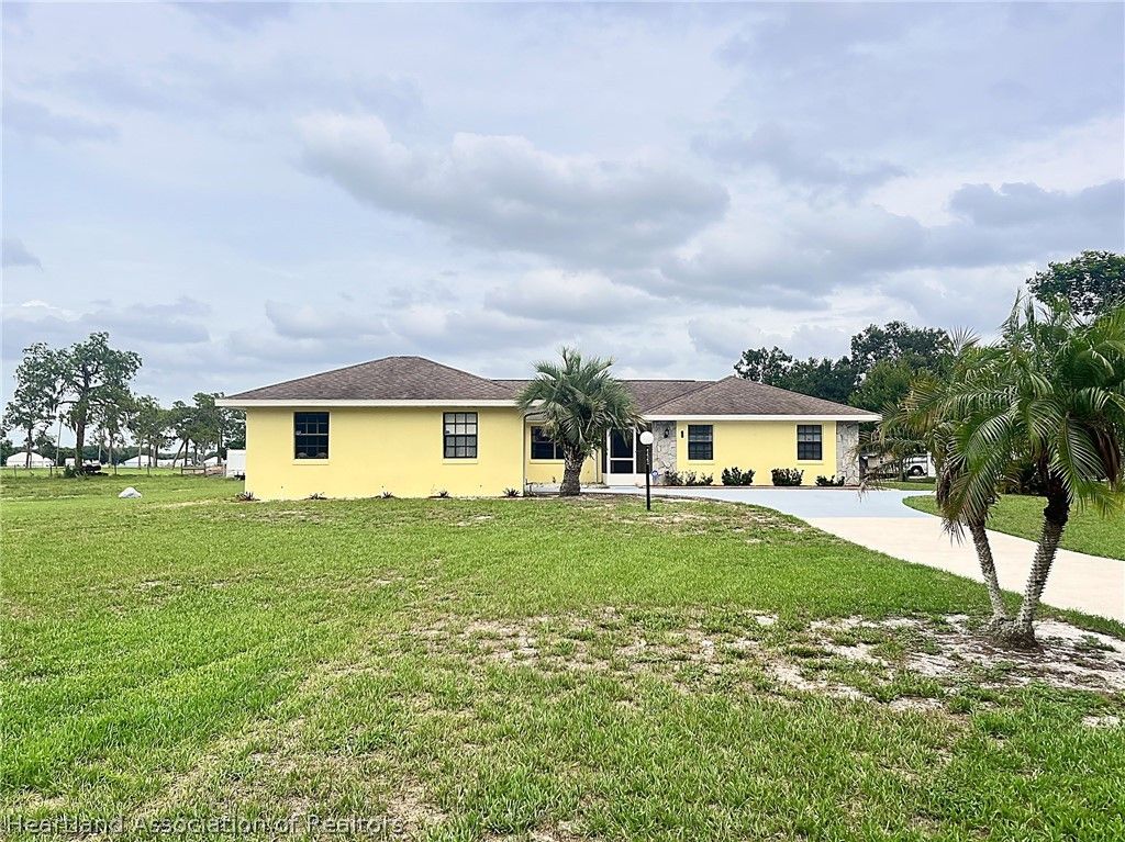 111 Revson Avenue, Sebring, FL 33876