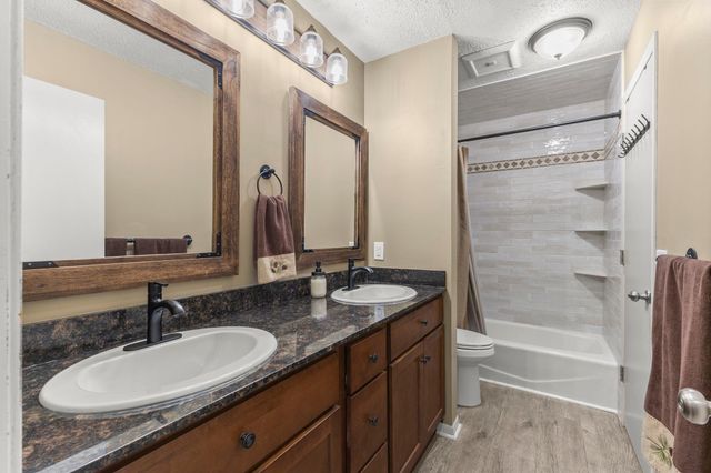 7501 82nd Avenue N, Brooklyn Park, MN 55445