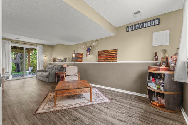 7501 82nd Avenue N, Brooklyn Park, MN 55445