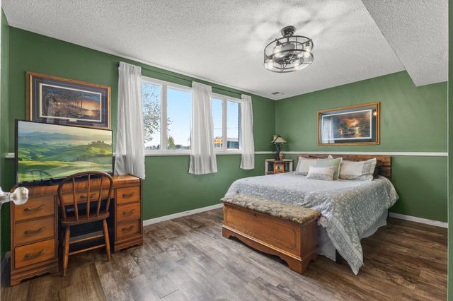 7501 82nd Avenue N, Brooklyn Park, MN 55445