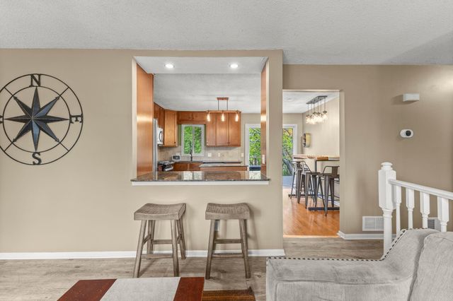 7501 82nd Avenue N, Brooklyn Park, MN 55445