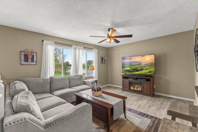 7501 82nd Avenue N, Brooklyn Park, MN 55445