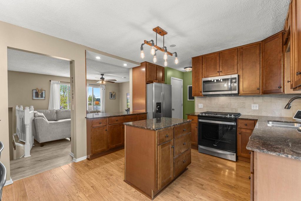 7501 82nd Avenue N, Brooklyn Park, MN 55445 — photo 3
