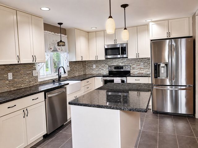 41 Burnett Rd 41, Revere, MA 02151