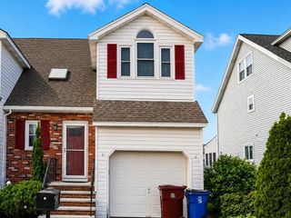 41 Burnett Rd 41, Revere, MA 02151
