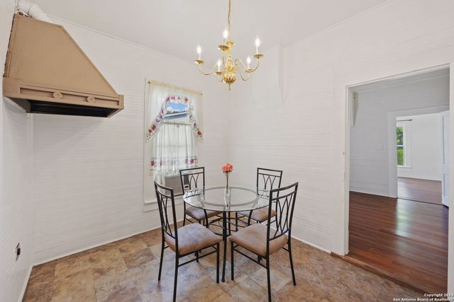 1020 W Poplar St, San Antonio, TX 78212