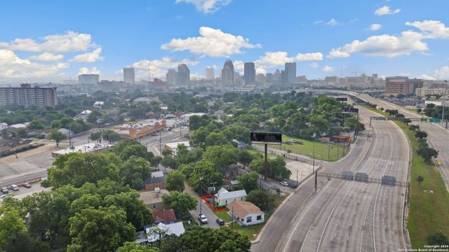 1020 W Poplar St, San Antonio, TX 78212