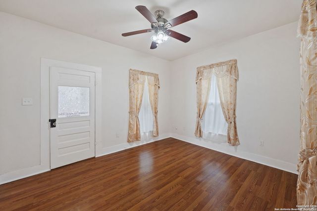 1020 W Poplar St, San Antonio, TX 78212