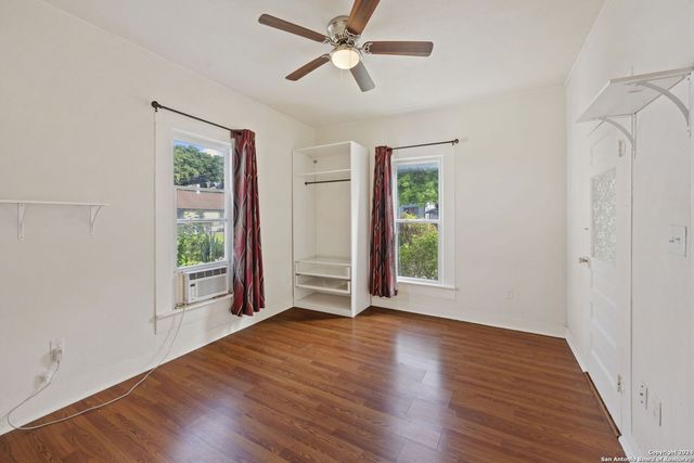 1020 W Poplar St, San Antonio, TX 78212