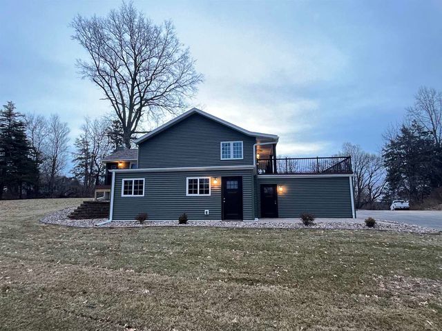 25130 Valley Dr Drive, Bettendorf, IA 52722